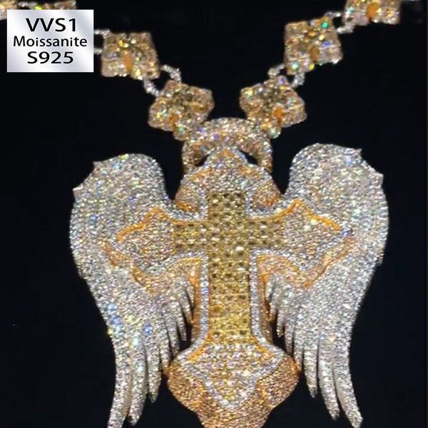 S925 Moissanite Winged Cross Pendant（Pendant only, chain not included.）